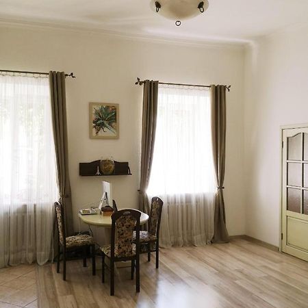 Уютная Квартира В Центре Одессы Odessa Exterior foto